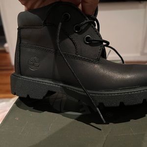 CHILDREN BLACK LOWCUT TIMBERLAND BOOTS SIZE 13